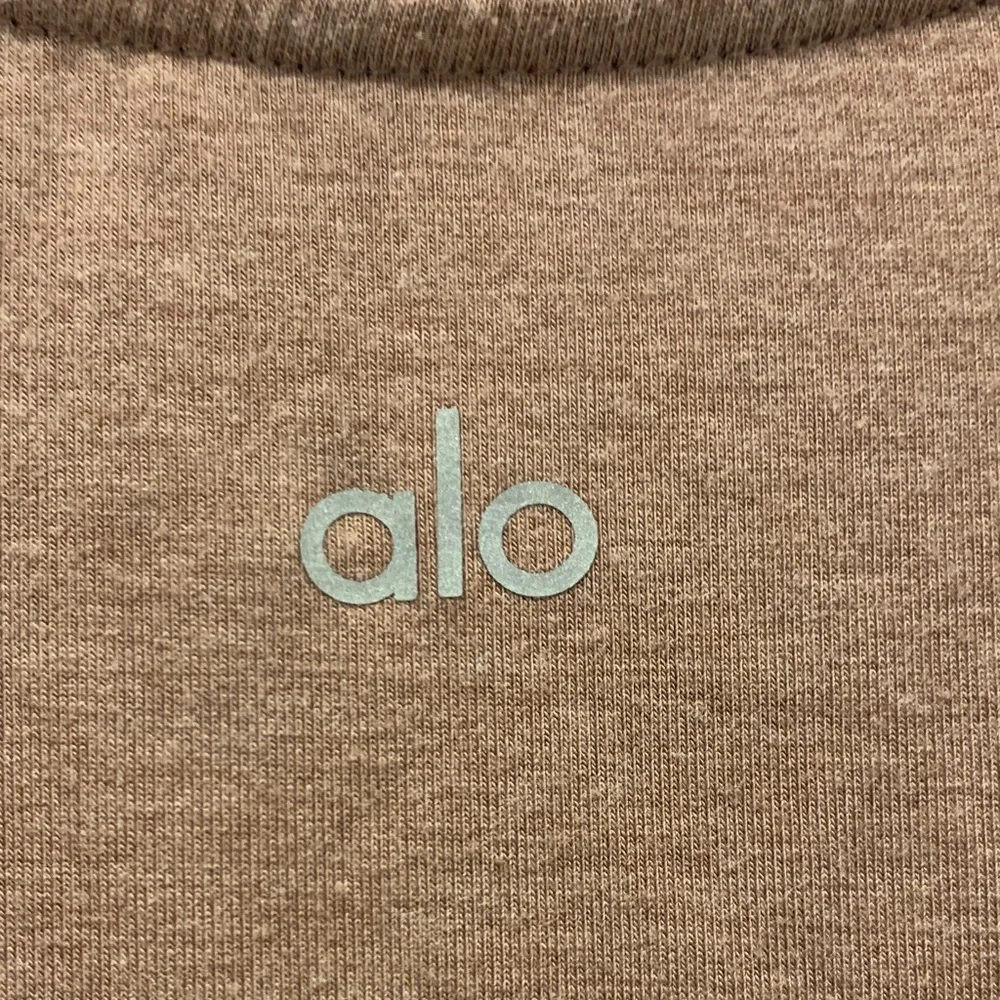 ALO Sleeveless Mauve Top with Cutout Design
